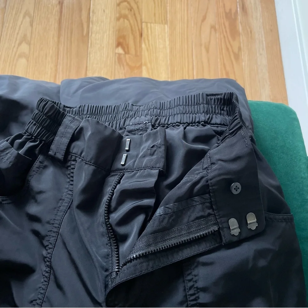 Alo Yoga High-Waist Ski-Moto Black Puffer Cargo Pocket Zipper Hem Pants EUC XXS